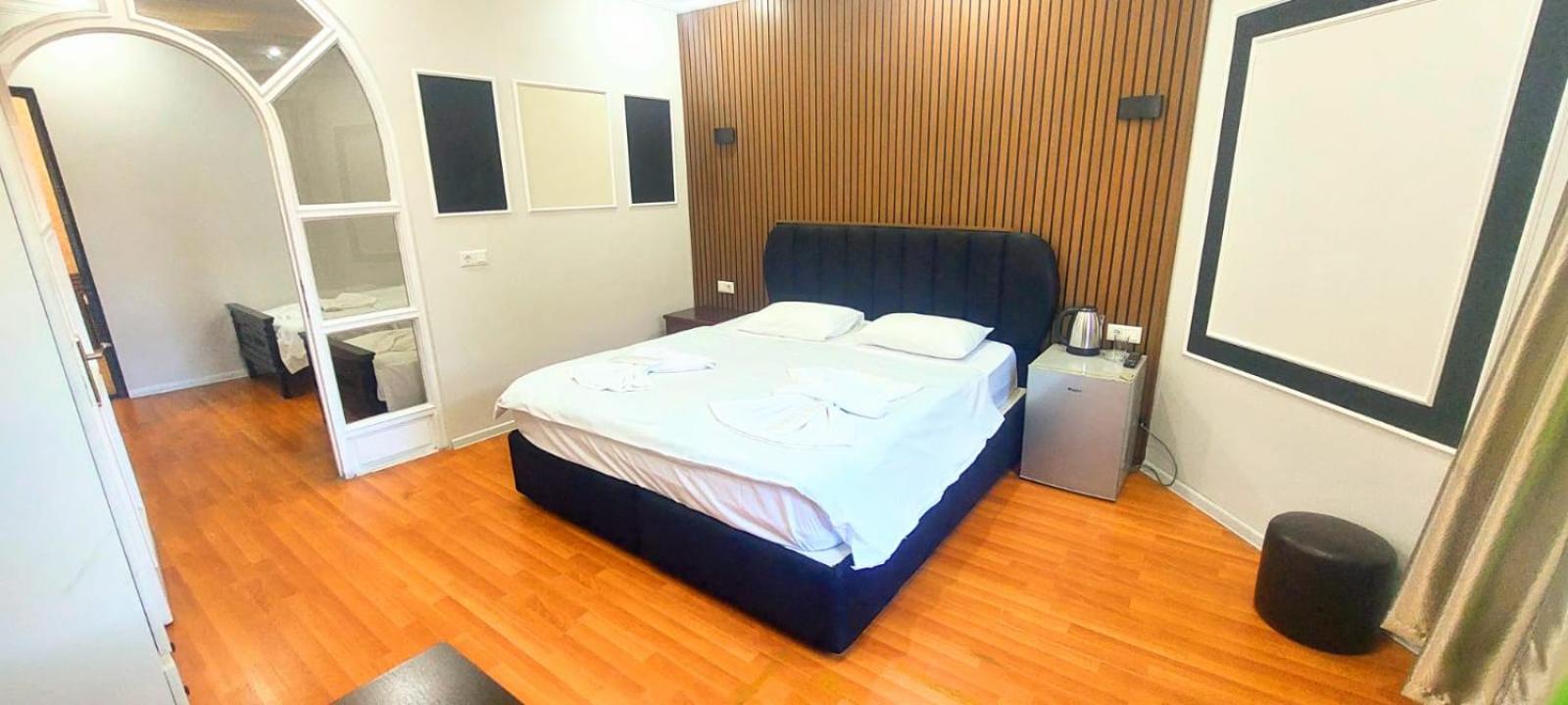 Metrepol Hotel Батуми Экстерьер фото