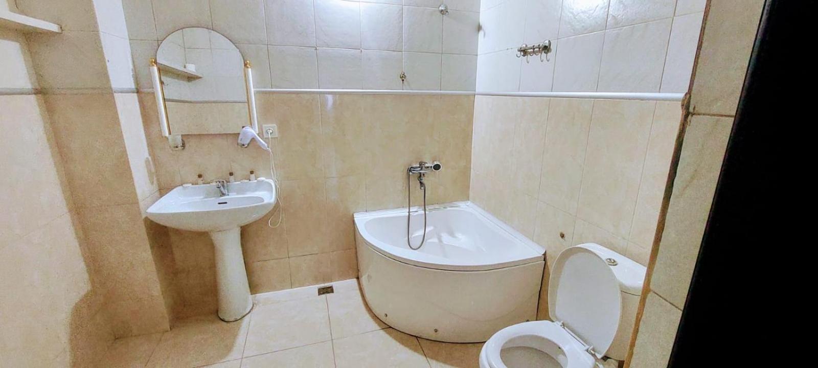Metrepol Hotel Батуми Экстерьер фото